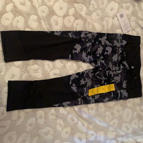 Black/Grey Camo Active Life Leggings. Size M. - Picture 2 of 2